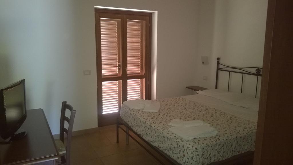 Agriturismo Monte Dell'Olmo ترفيجنانو رومانو الغرفة الصورة